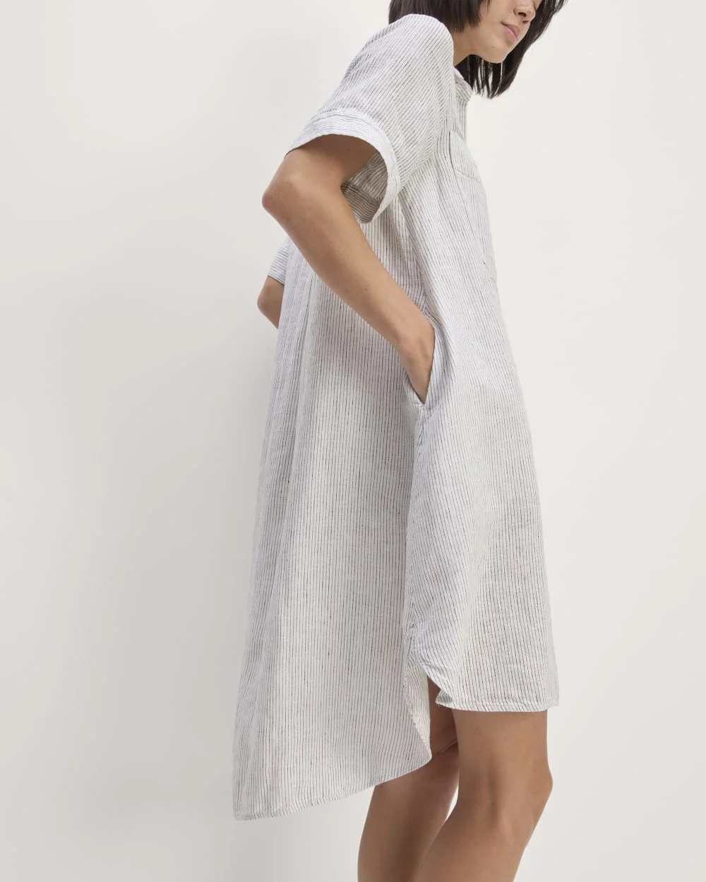 The Daytripper Dress in Linen | White / Black (5)