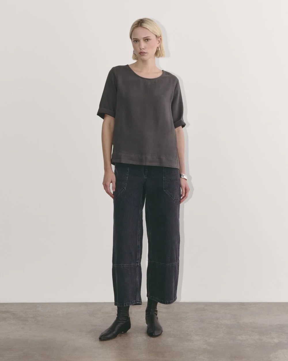 The Relaxed Tee in Buttersoft | Graphite (6)