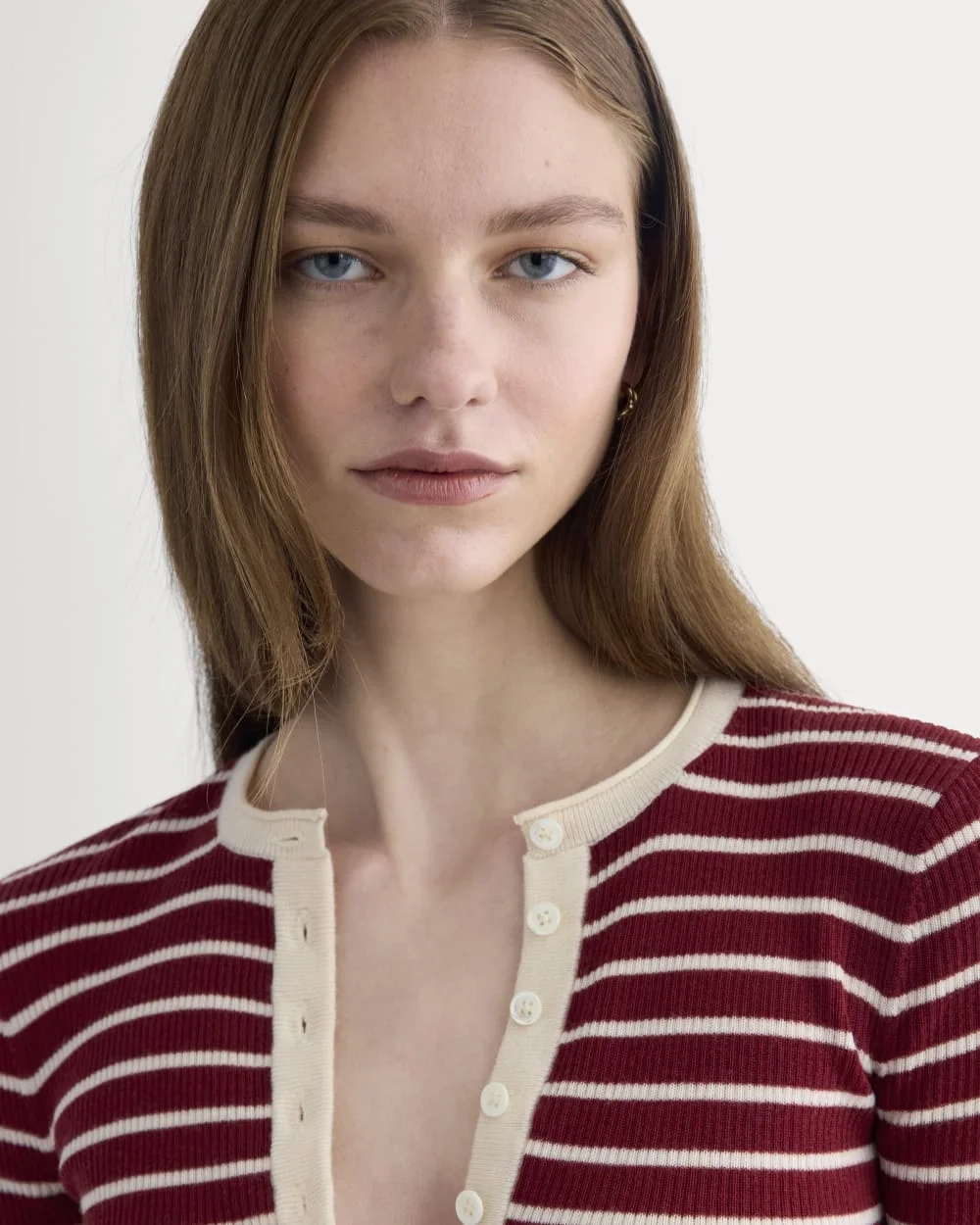 The Short-Sleeve Henley in Ultrasoft Merino | Merlot / Parchment (4)