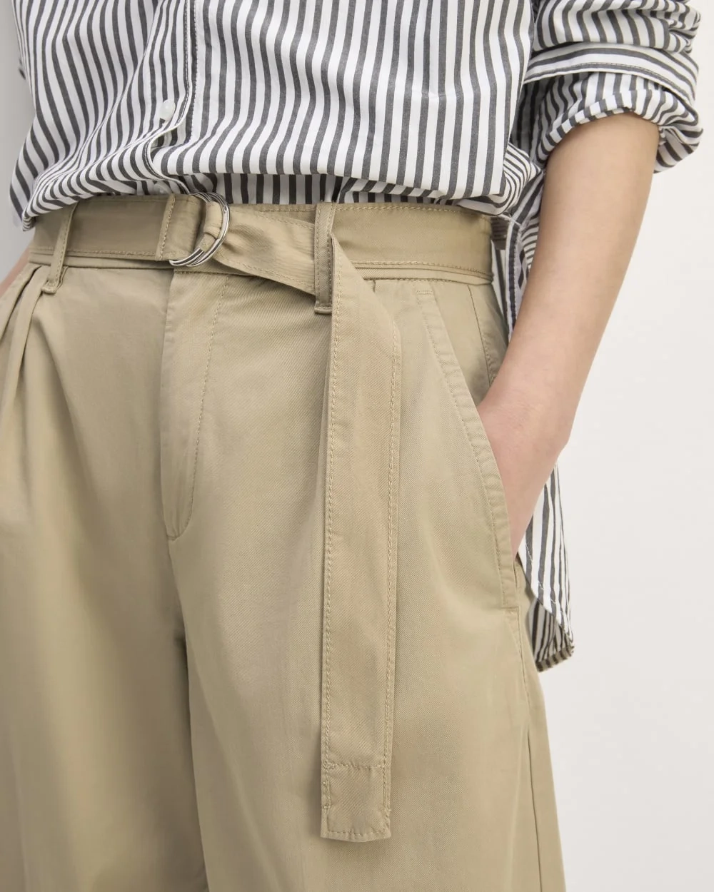 The Pleated Wide-Leg Chino | Trench Coat Khaki (3)