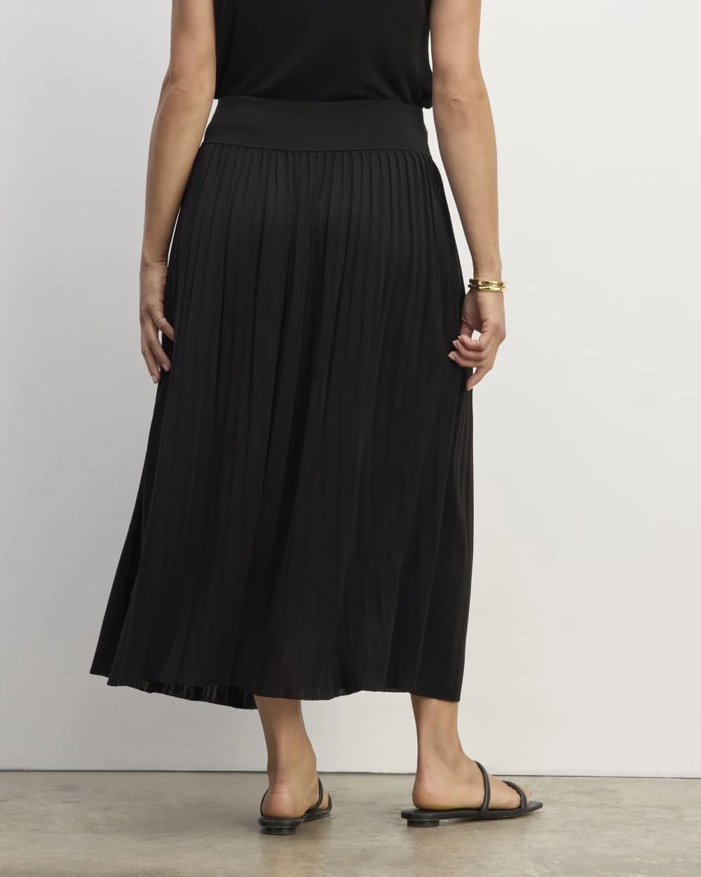The Pleated Skirt | Black (3)