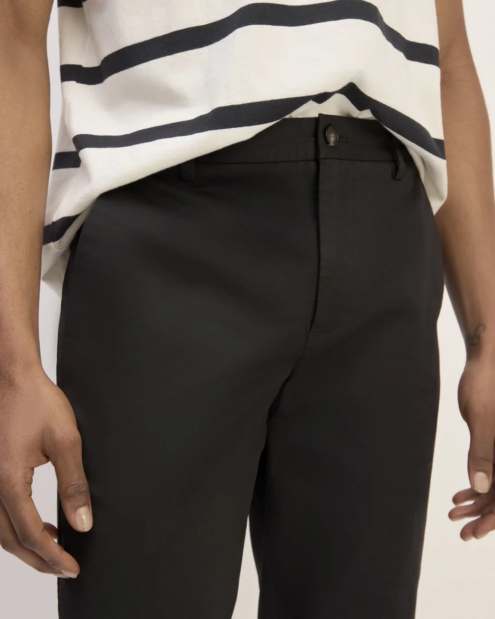 The Relaxed Taper Air Chino | Black (3)