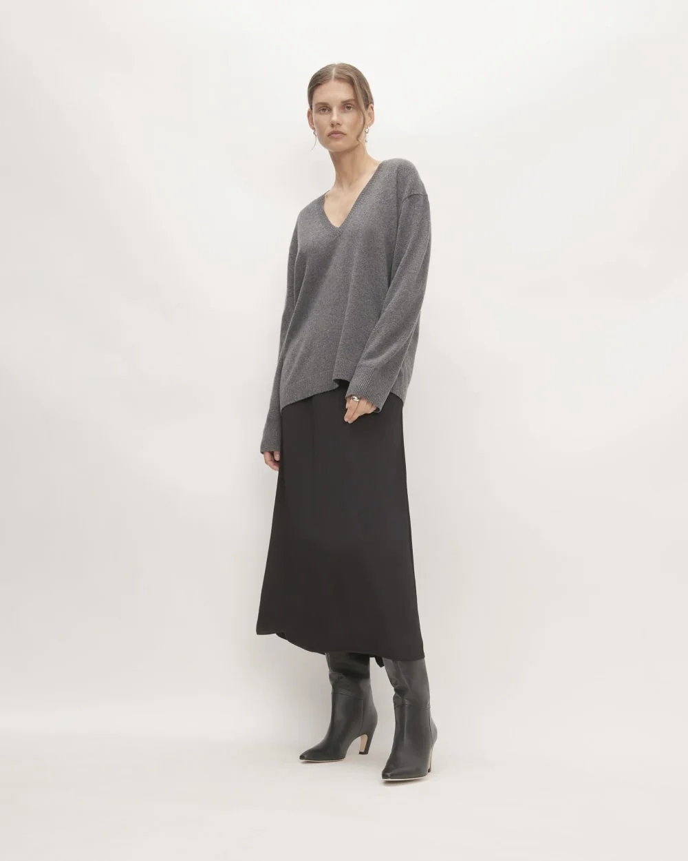 The Classic V in Cashmere | Heather Charcoal (4)
