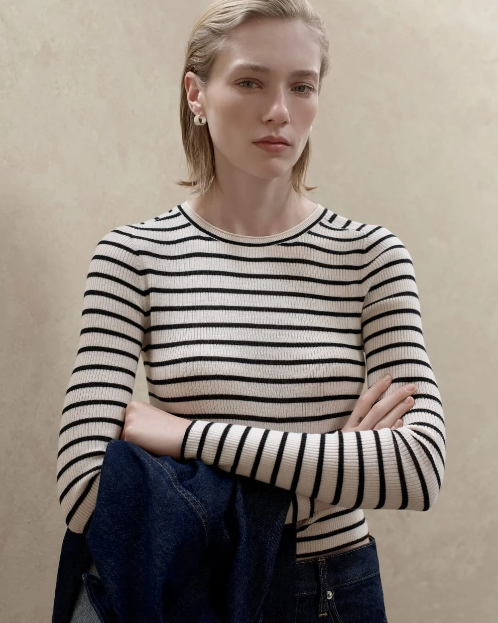 The Cropped Crew Top in Ultrafine Merino | Parchment / Black (5)