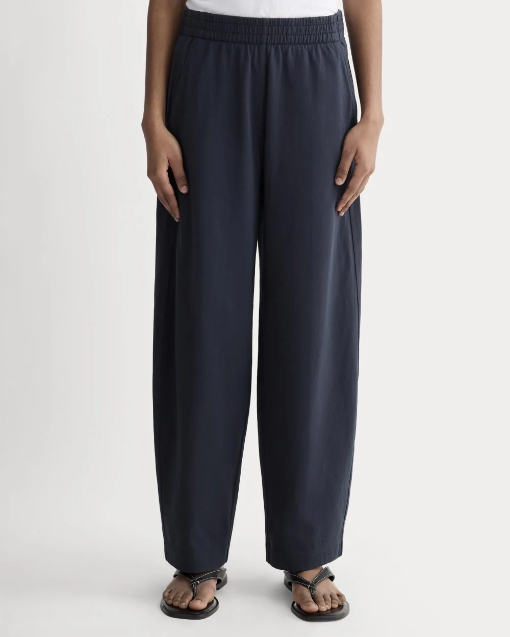 The Off-Duty Barrel Pant | Navy (2)
