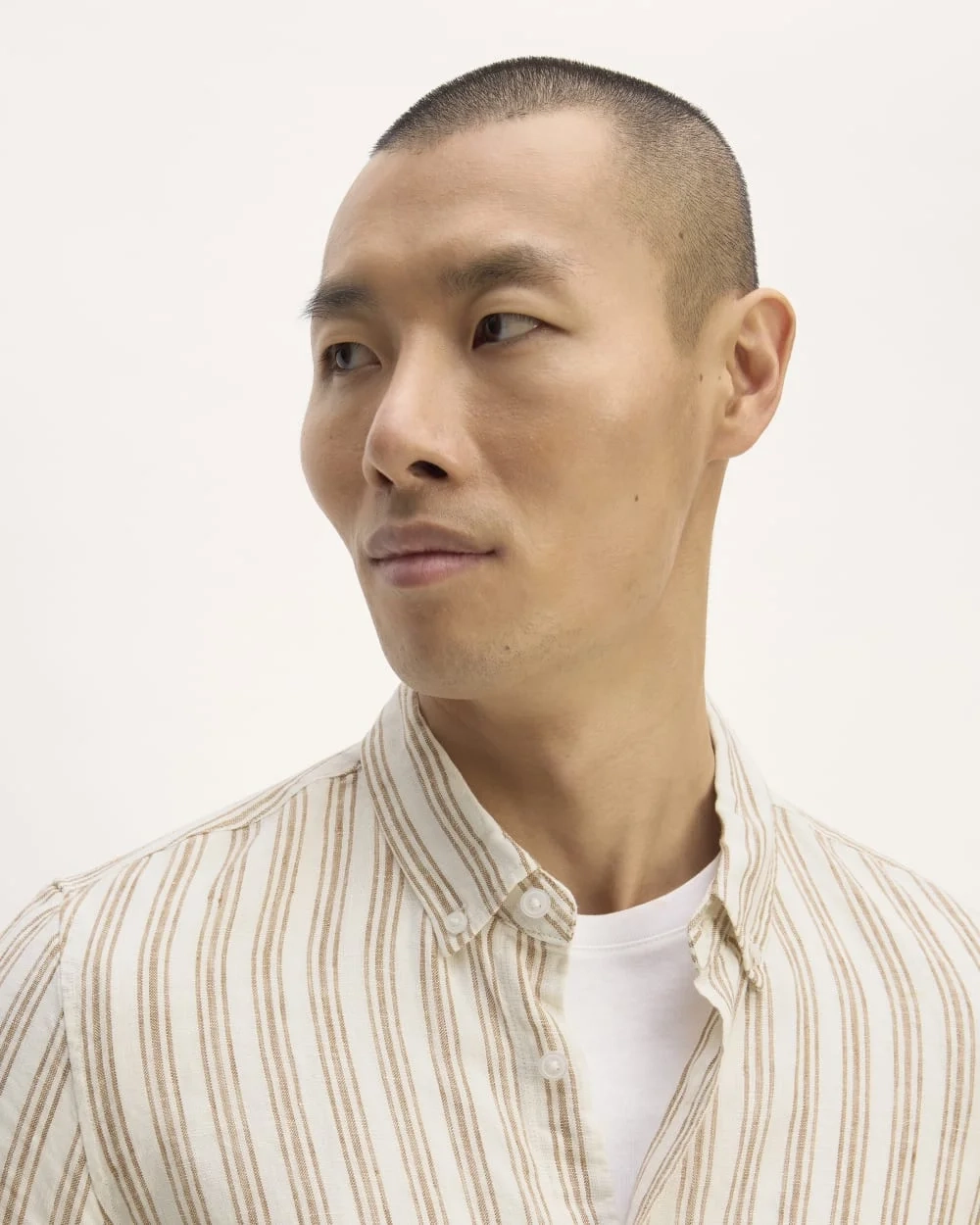 The Classic Short-Sleeve Shirt in Linen | Bone / Toasted Coconut (5)