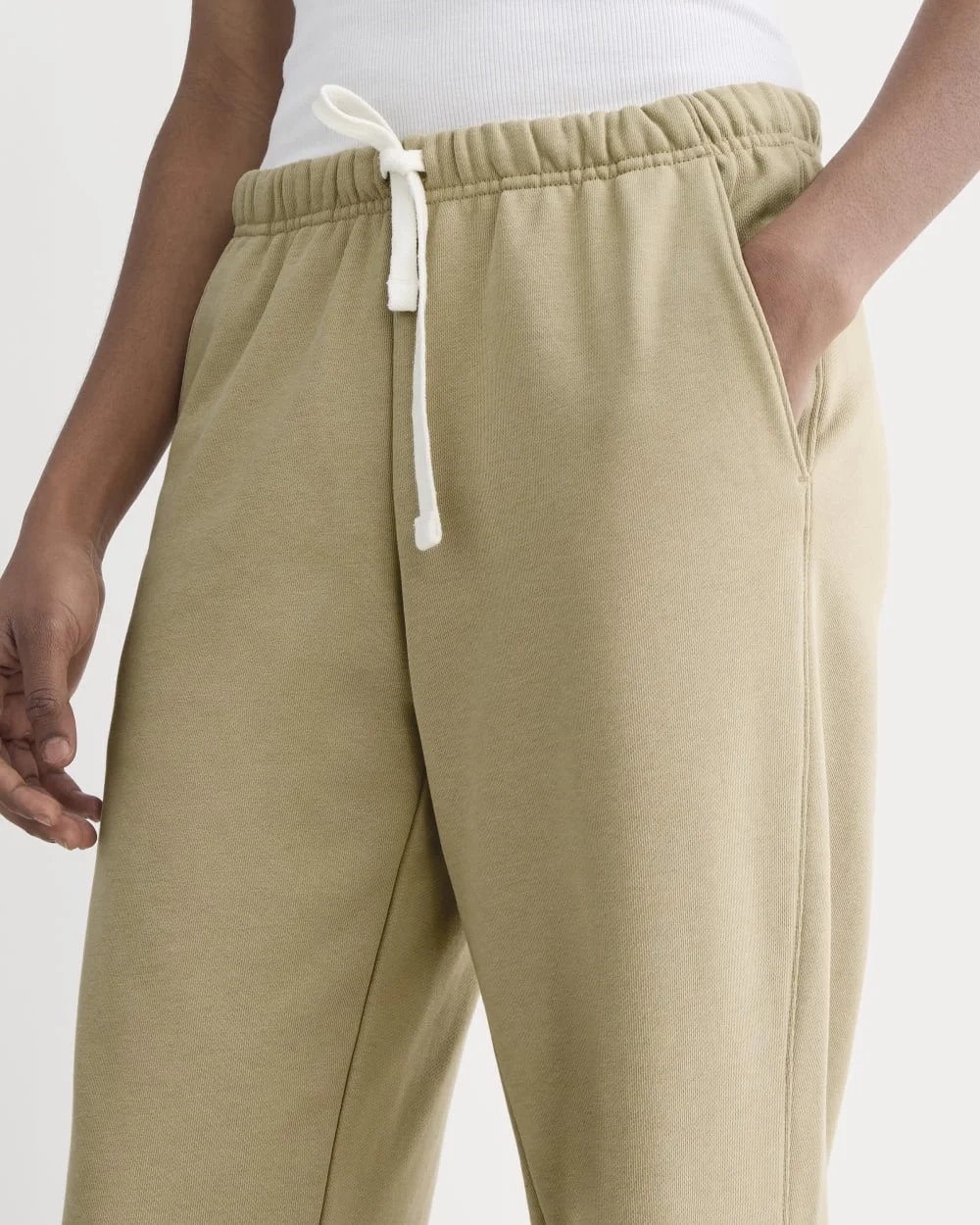 The Off-Duty Jogger | Classic Khaki (5)