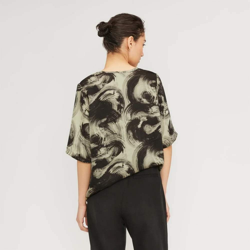 The Satin Relaxed Tee | Pale Yellow / Black (3)
