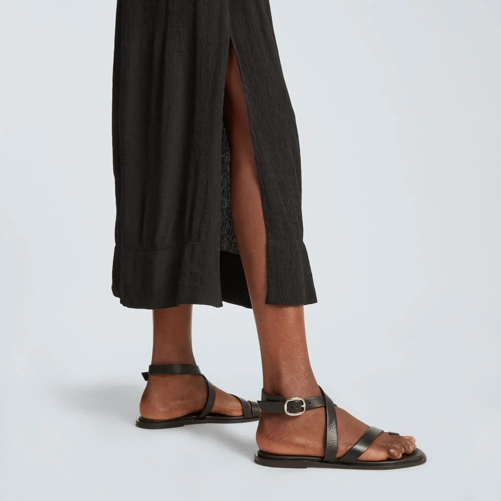 The Naia™ Ripple Skirt | Black (3)