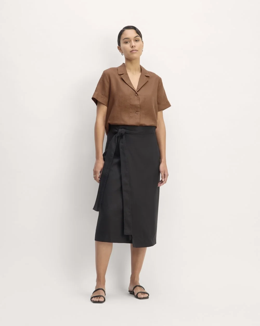 The Notch Shirt in Linen | Carob Brown (3)