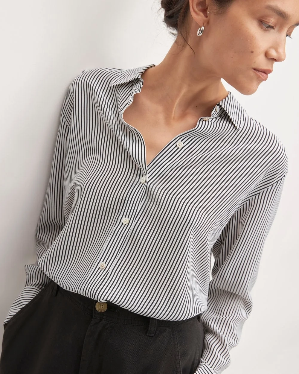 The Must-Have Shirt in Washable Silk | Black / White (5)