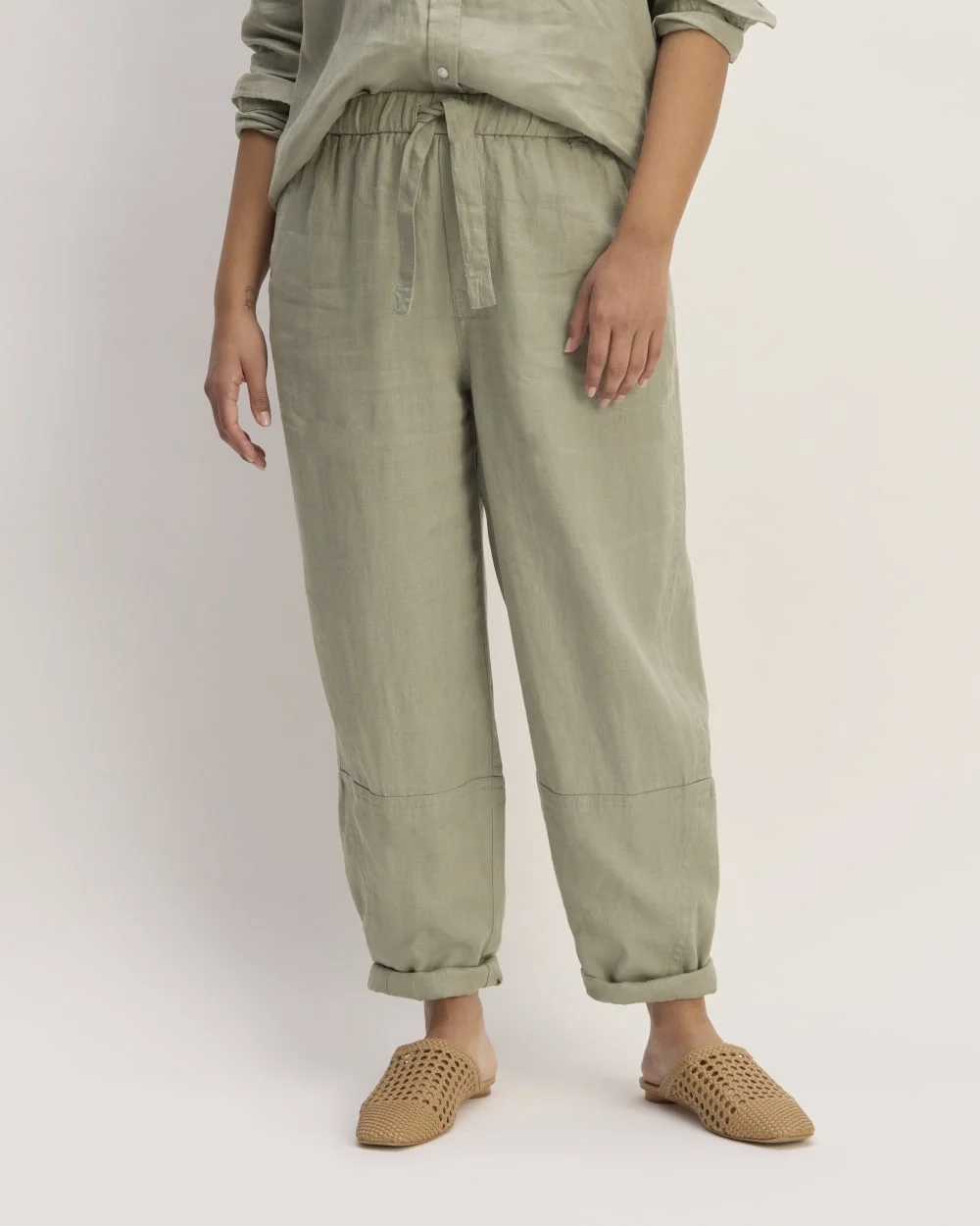 The Linen Pull-On Barrel Pant | Sage Green (3)