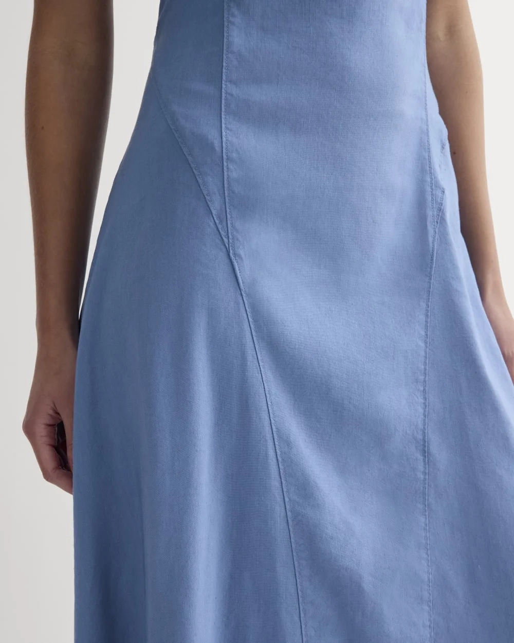 The Seamed Dress in Stretch Linen | Bluebell (3)