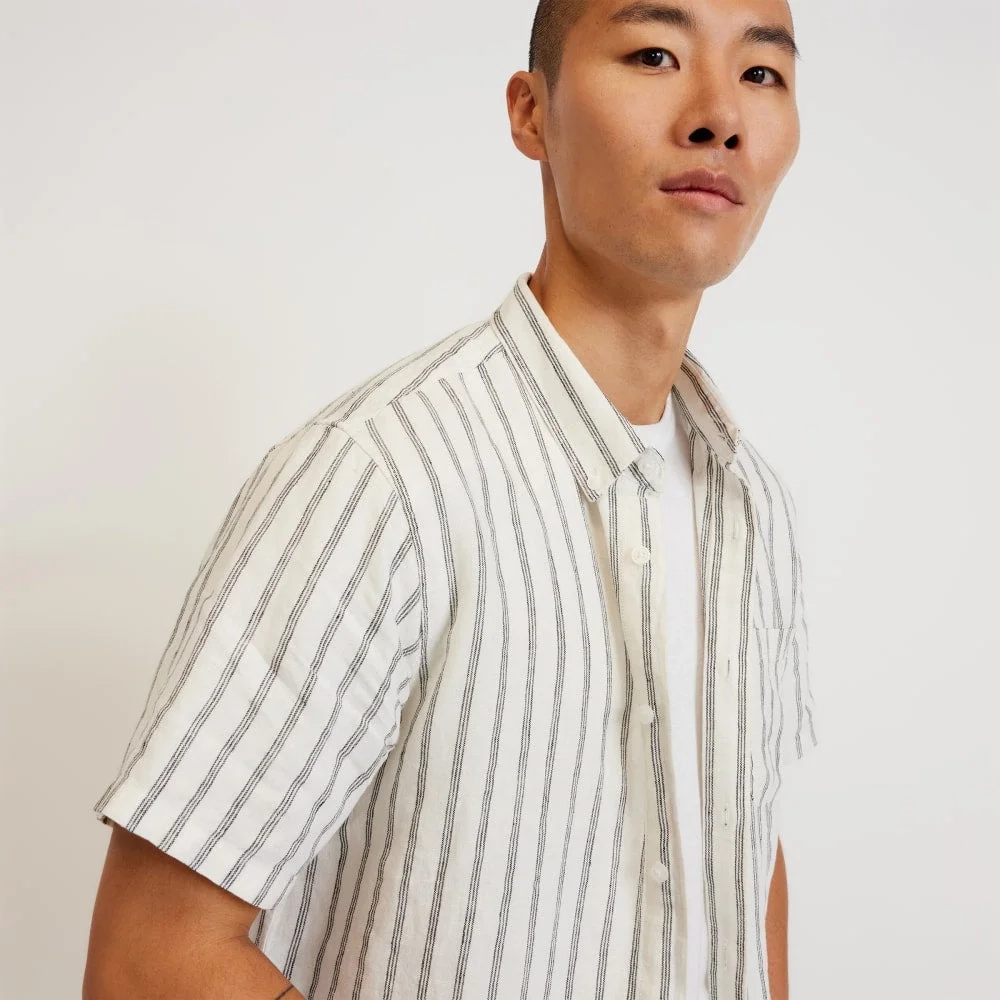 The Classic Short-Sleeve Shirt in Linen | Black / Canvas Tan (3)