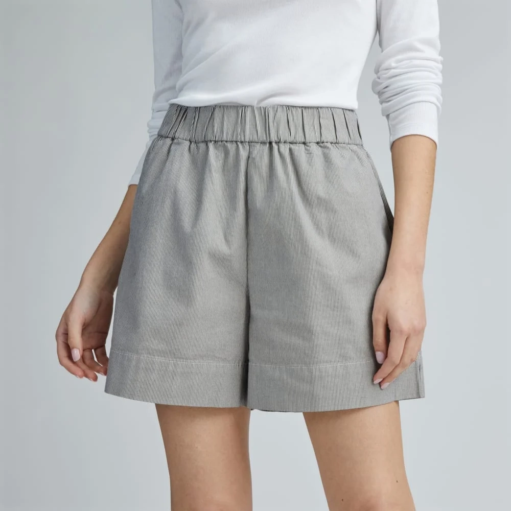 The Easy Short | Canvas Tan / Navy (4)