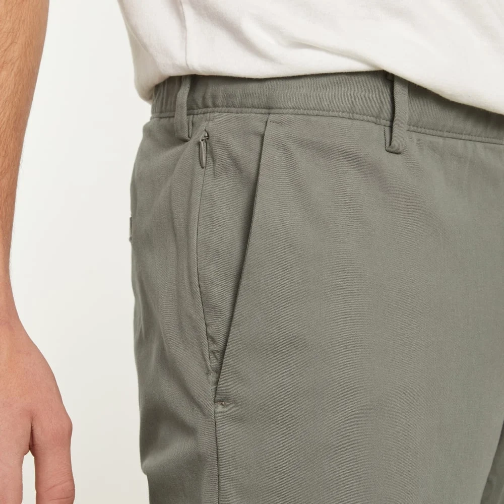 The Performance Traveler Chino | Pewter Green (4)