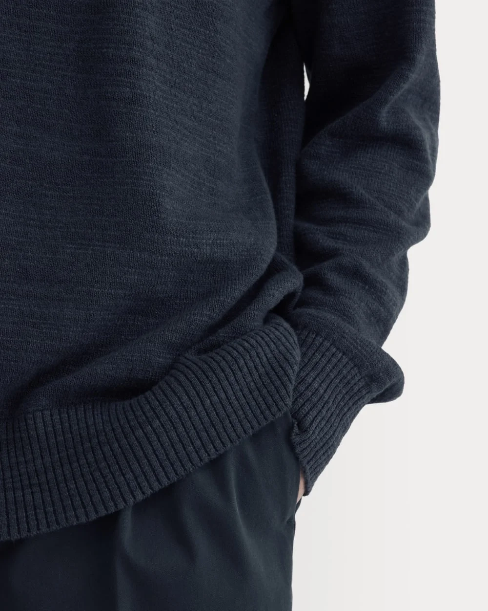 The Cotton Linen Pullover | Navy (3)