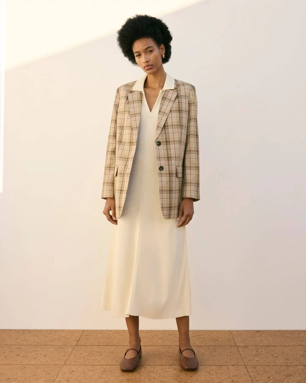 The Oversized Blazer in Buttersmooth | Pale Khaki Plaid (3)