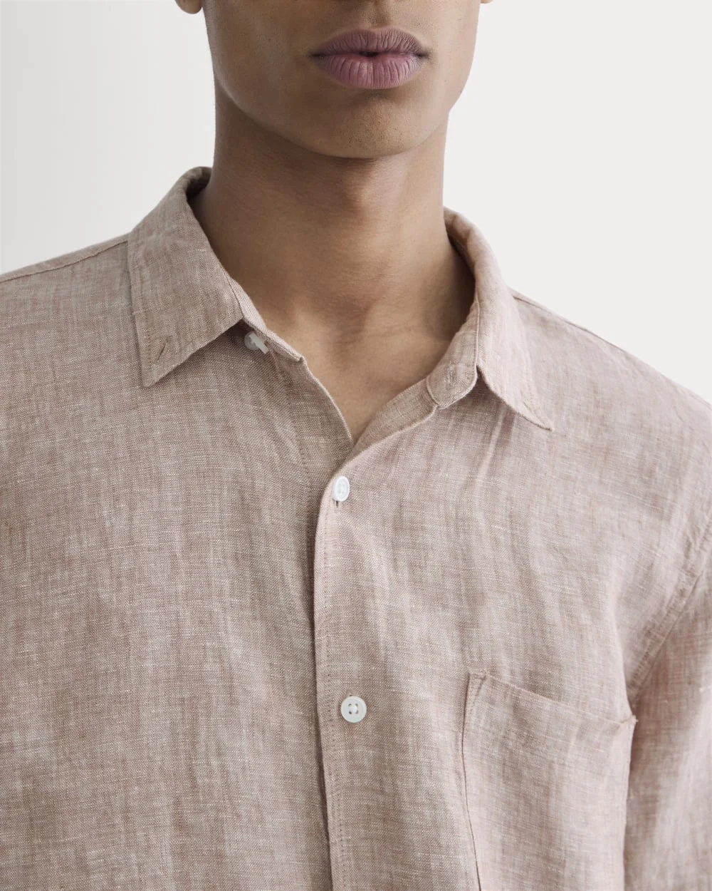 The Classic Shirt in Linen | Burlwood Chambray (4)