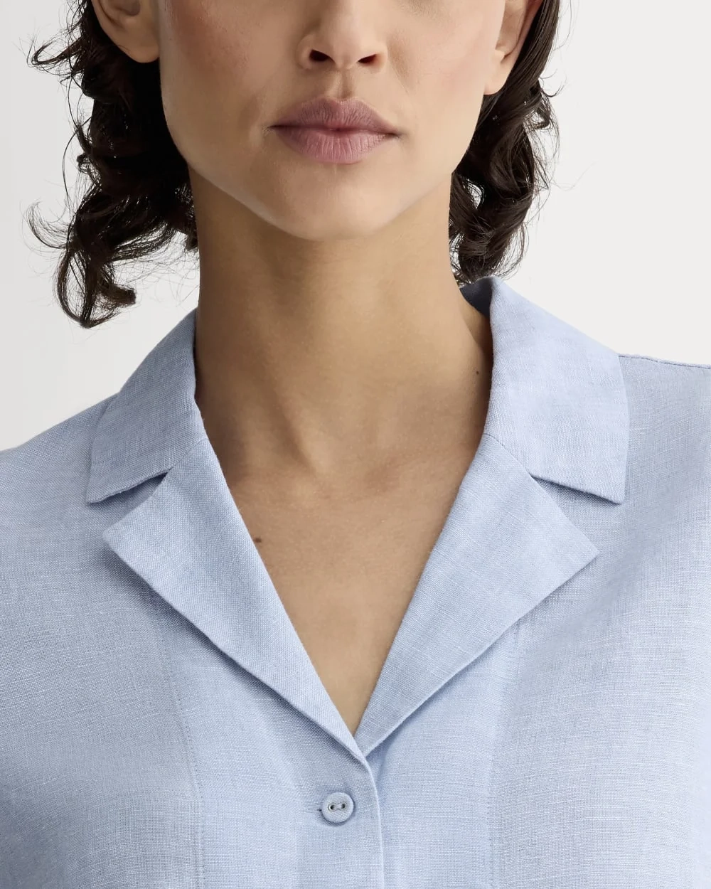 The Notch Shirt in Linen | Light Blue (5)