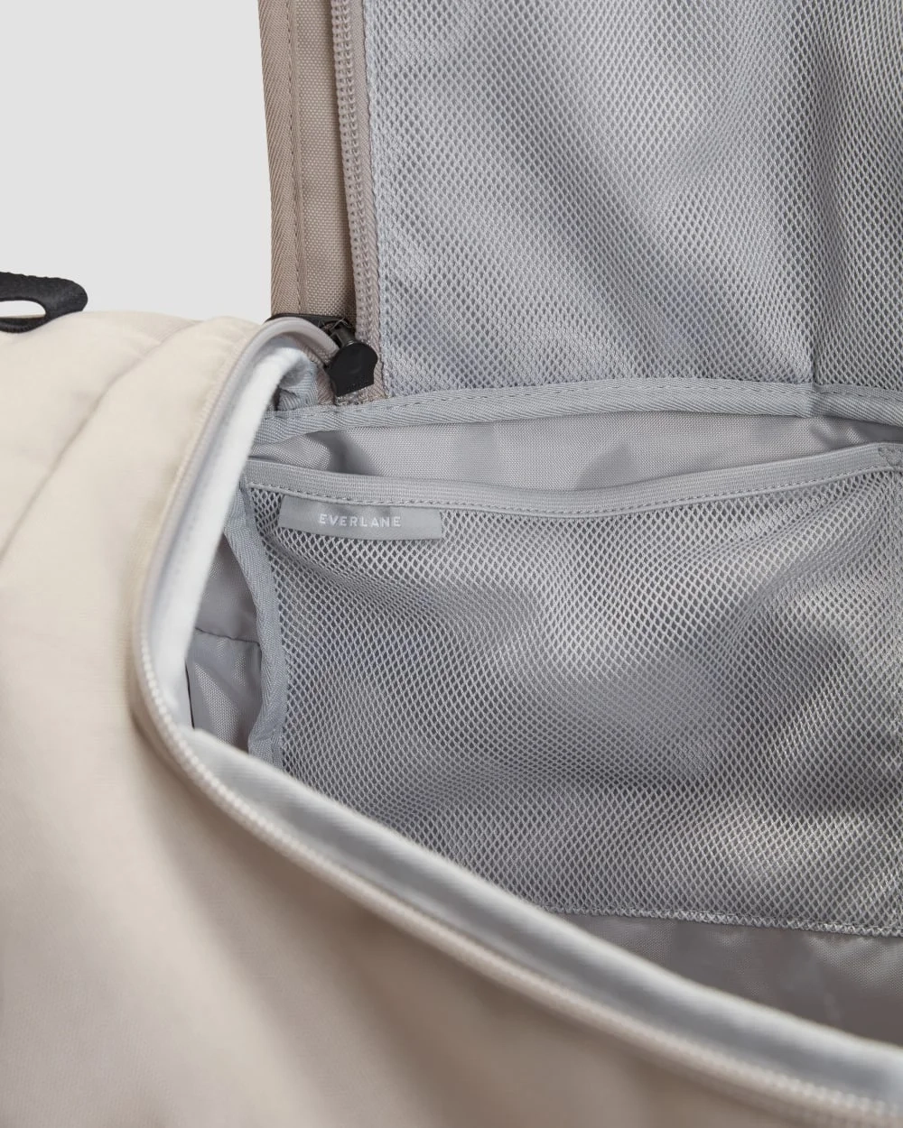 The ReNew Transit 4-Way Duffle | Warm Quartz (6)