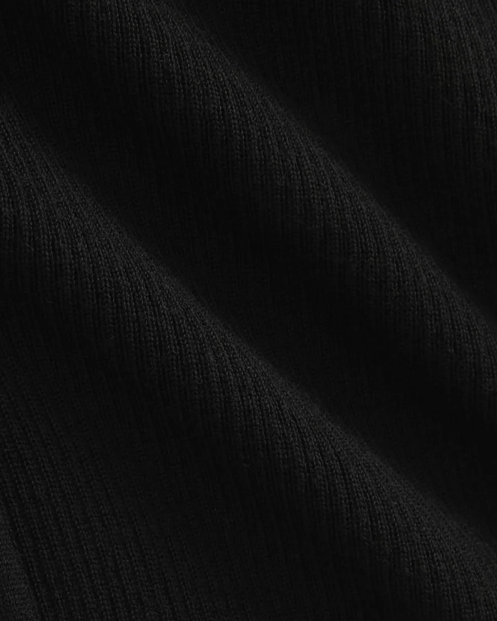 The Short-Sleeve Henley in Ultrasoft Merino | Black (4)