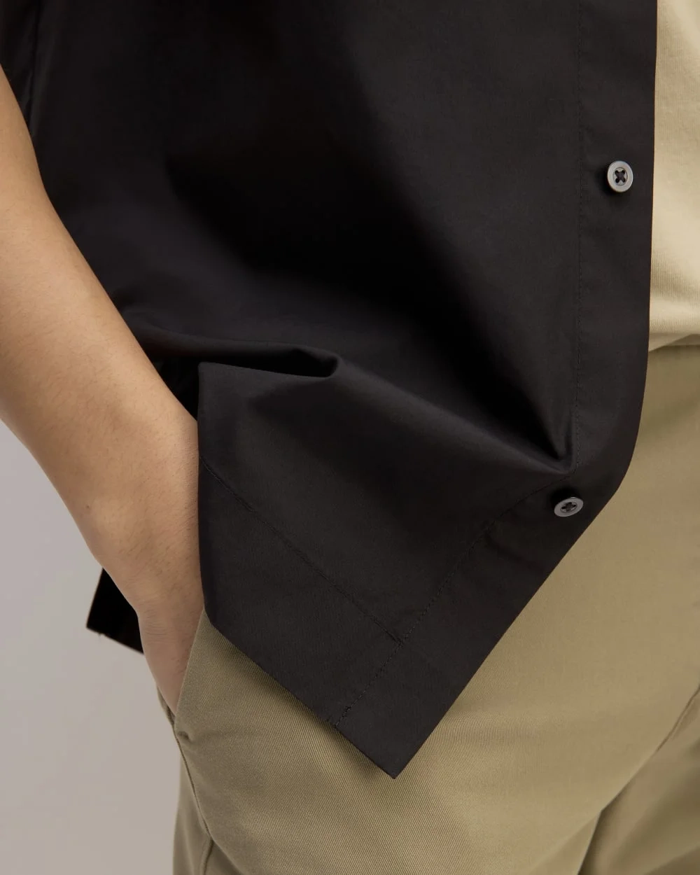 The Supima® Short-Sleeve Poplin Shirt | Black (3)