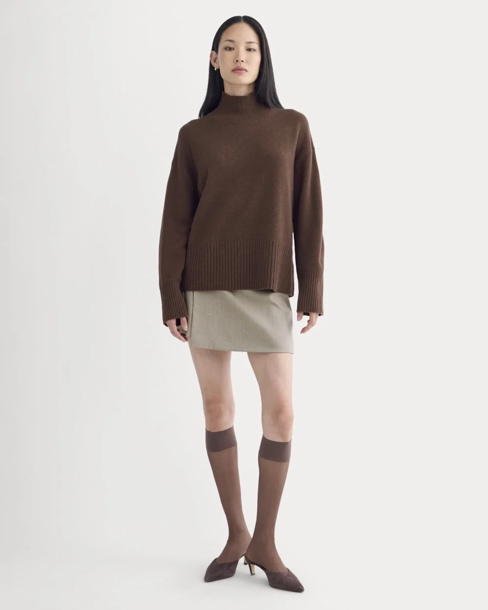 The Boxy Turtleneck in Cashmere | Dark Mahogany (3)