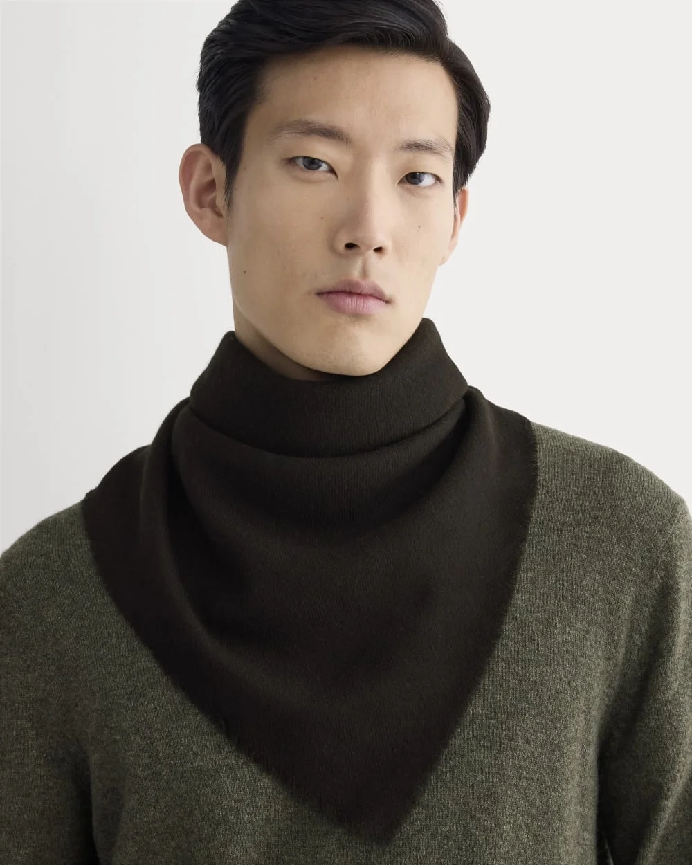 The Feather Cashmere Bandana | Black (4)