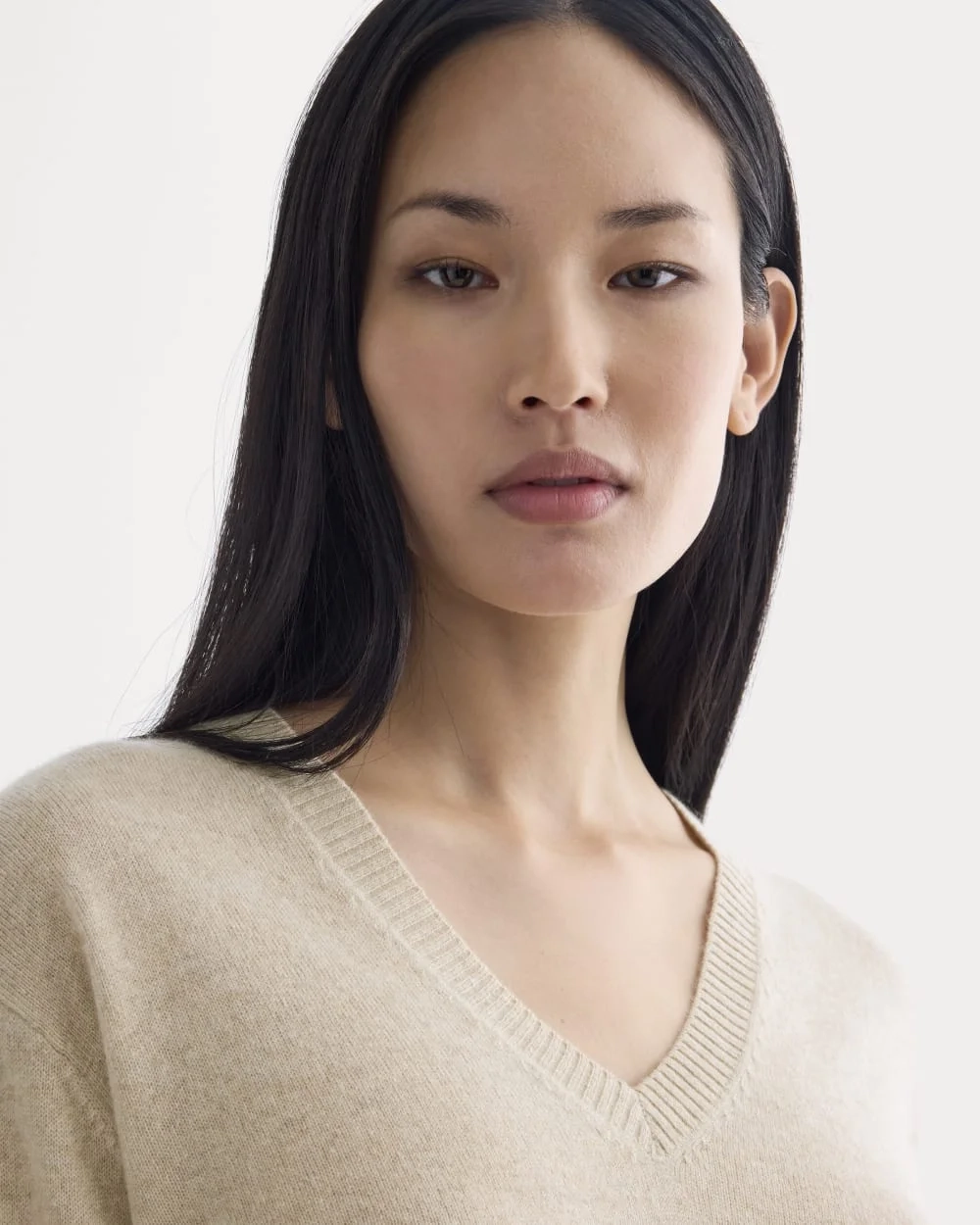 The Classic V in Cashmere | Heather Light Camel (5)