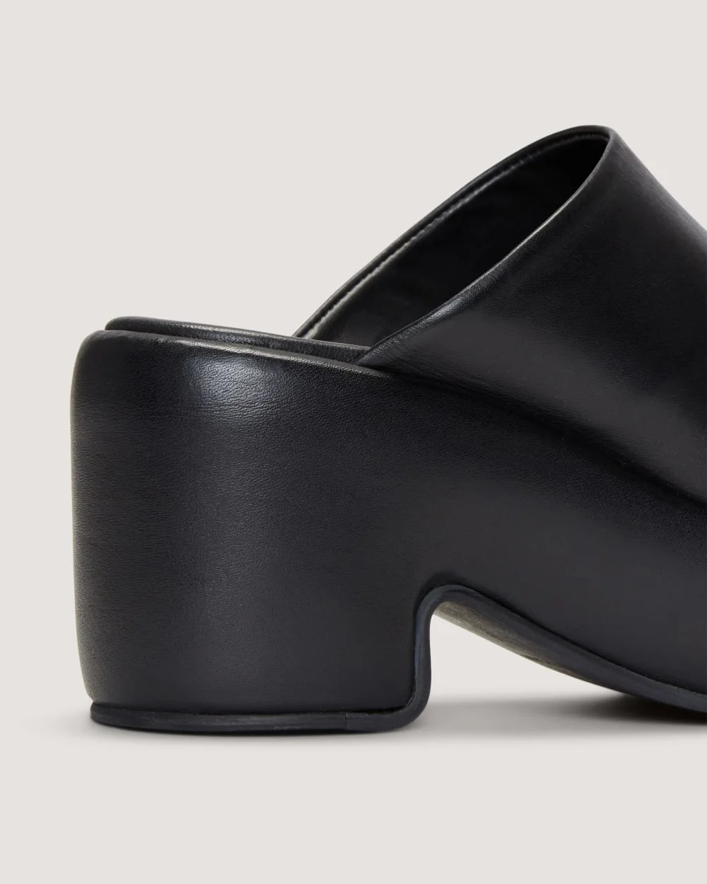 The Puffa Clog | Black (4)