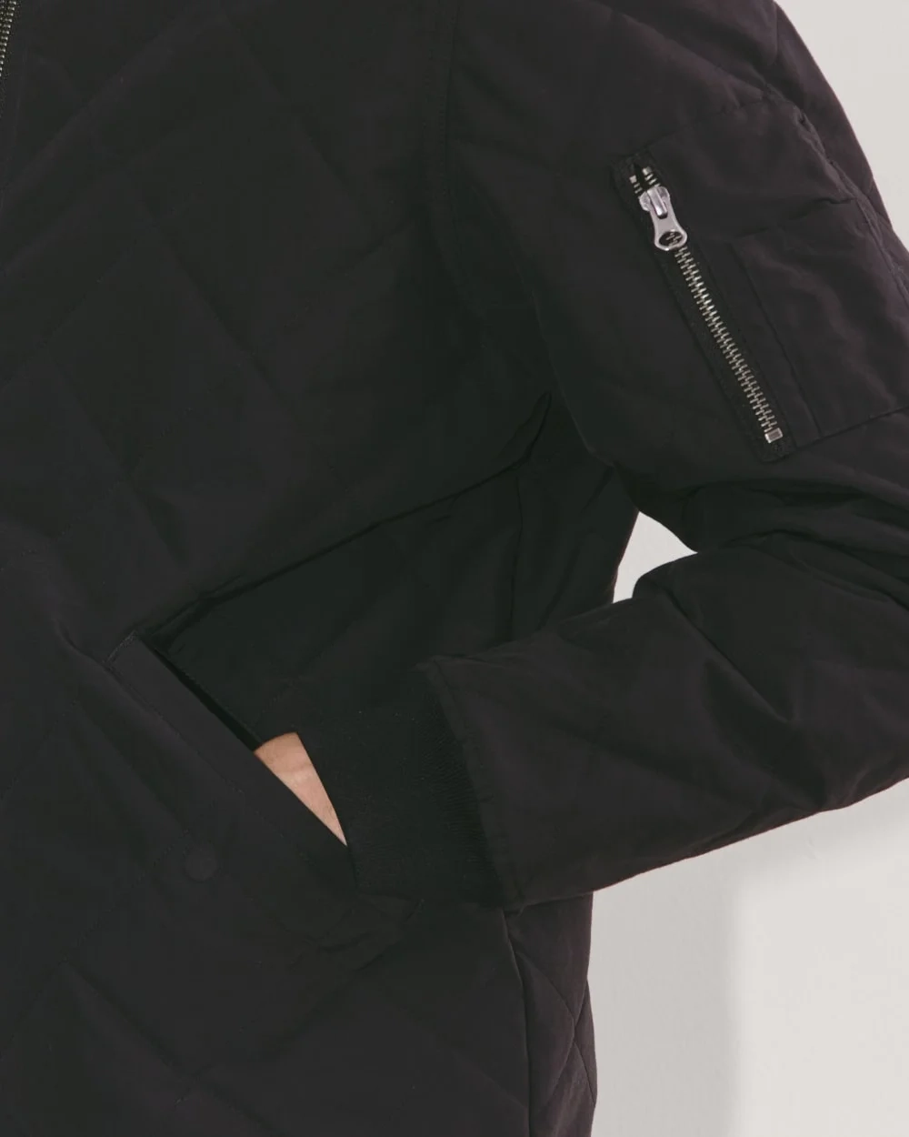 The Quilted Bomber | Black (3)