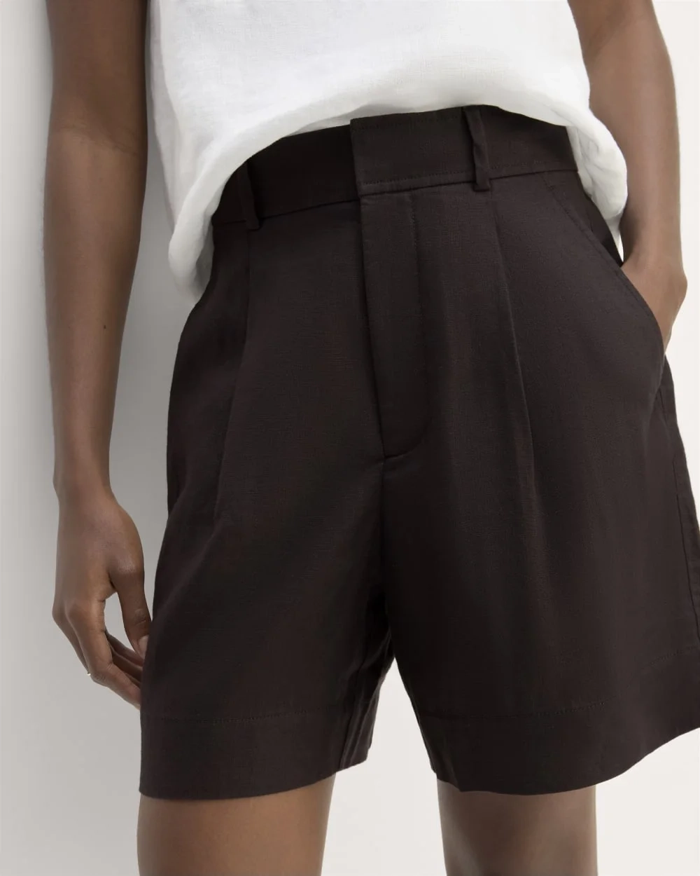 The Linen Way-High® Drape Short | Black (2)