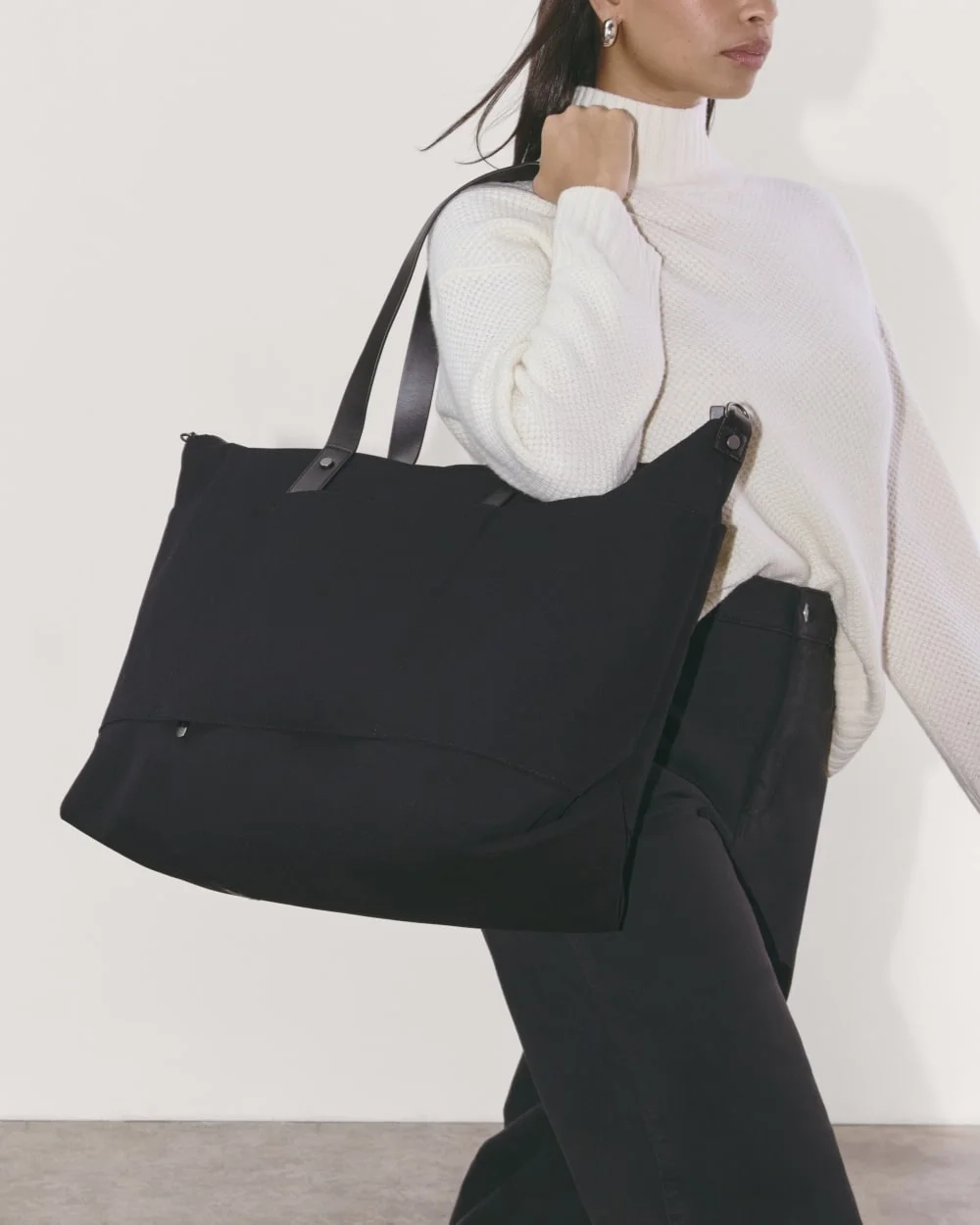 The Canvas Weekender | Black (7)