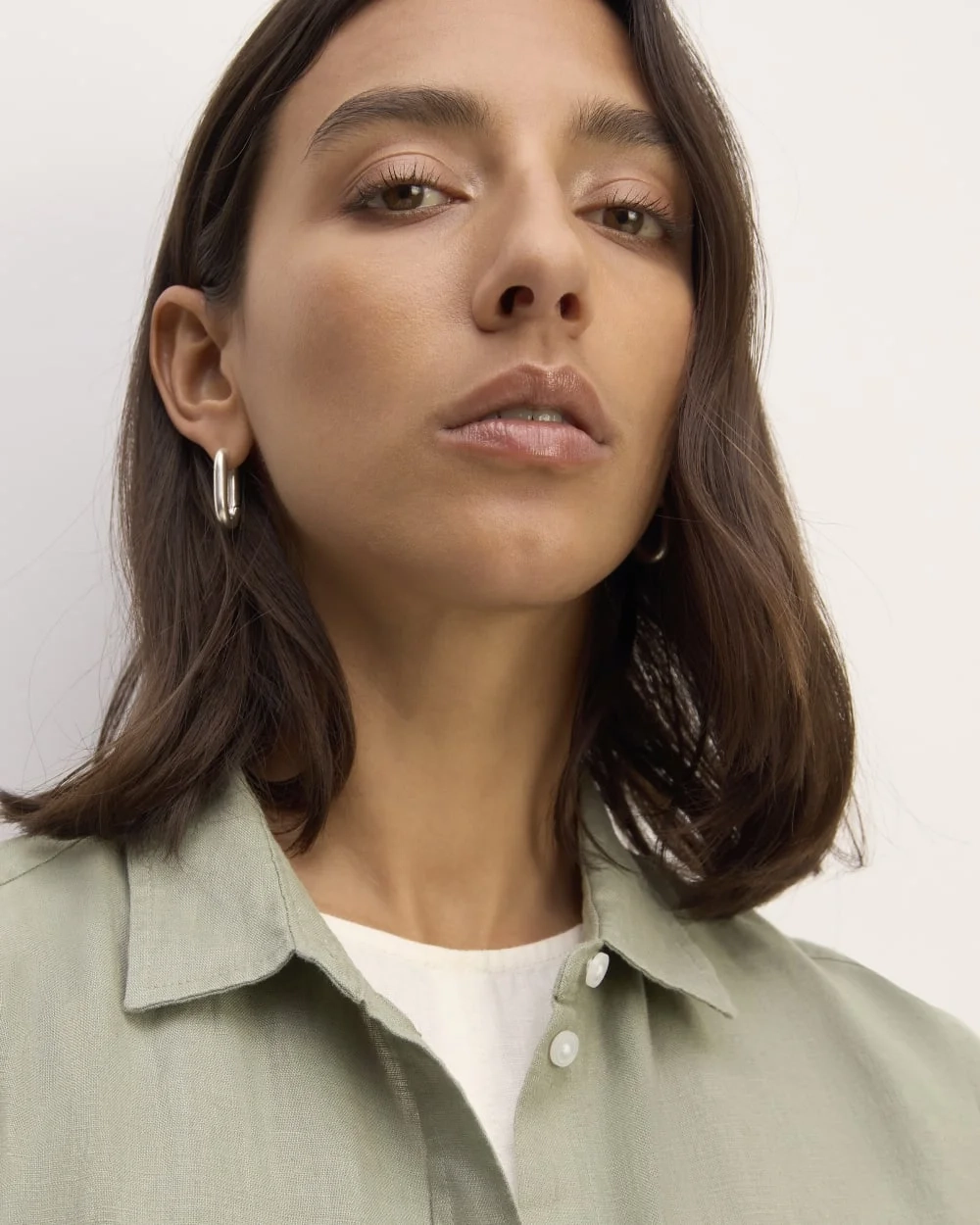 The Must-Have Shirt in Linen | Sage Green (4)