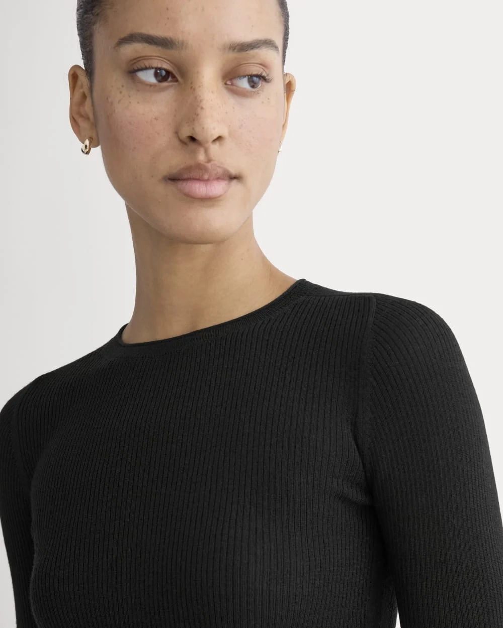The Cropped Crew Top in Ultrafine Merino | Black (4)