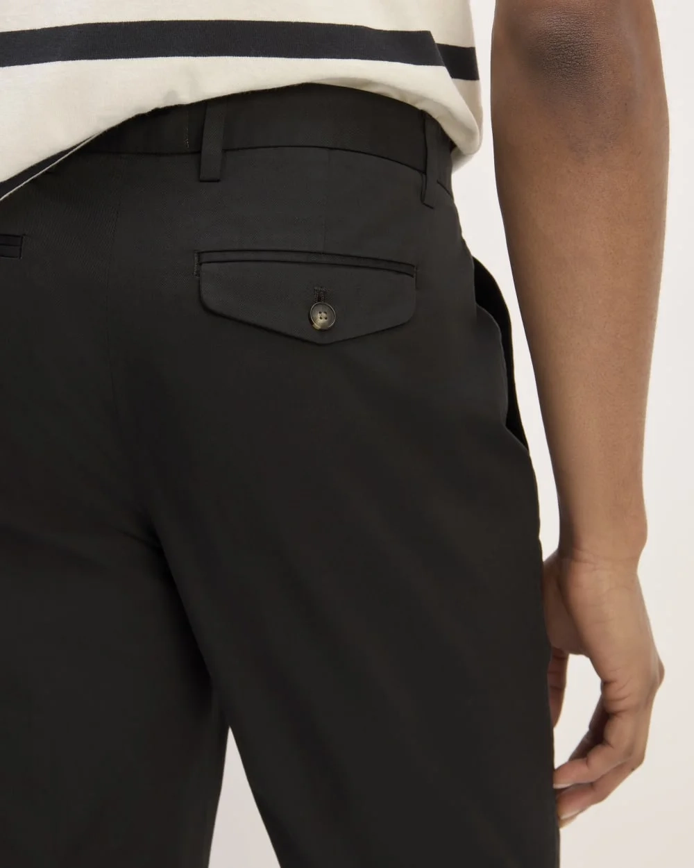 The Relaxed Taper Air Chino | Black (4)