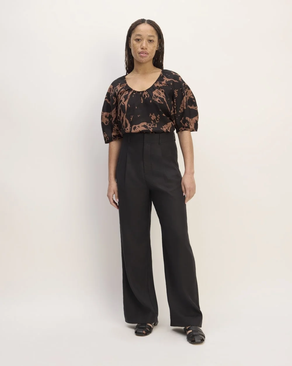 The Scoop Top in Linen | Carob Brown Abstract (4)