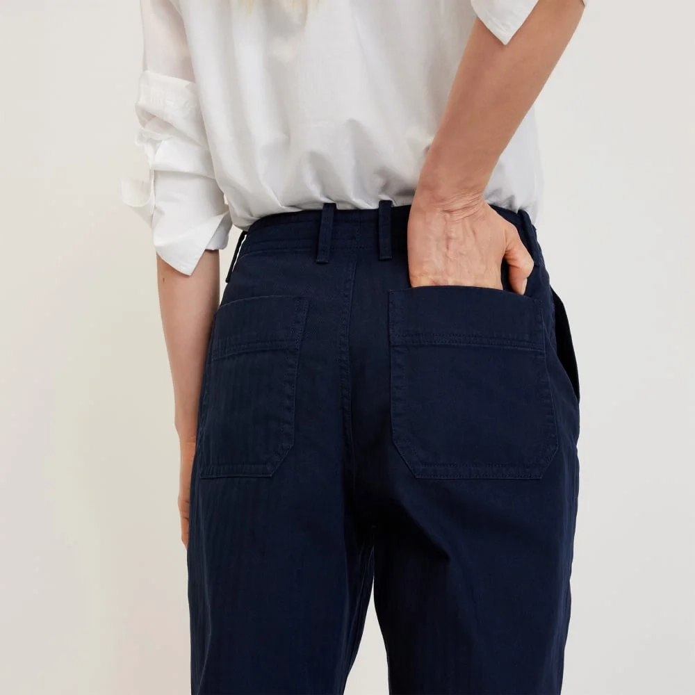 The Organic Cotton Herringbone Pant | Navy (3)
