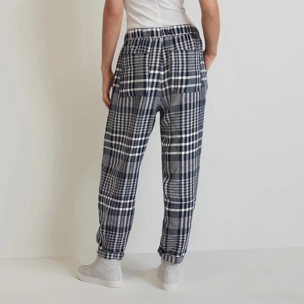 The Linen Pull-On Barrel Pant | Canvas Tan / Navy (4)