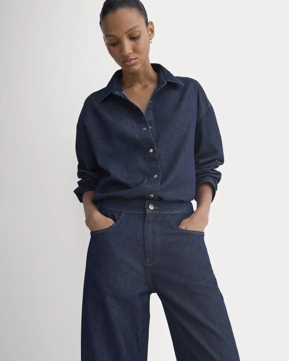 Everlane x Elena Bonvicini Crescent Barrel Jean | Deep Bay Indigo (3)