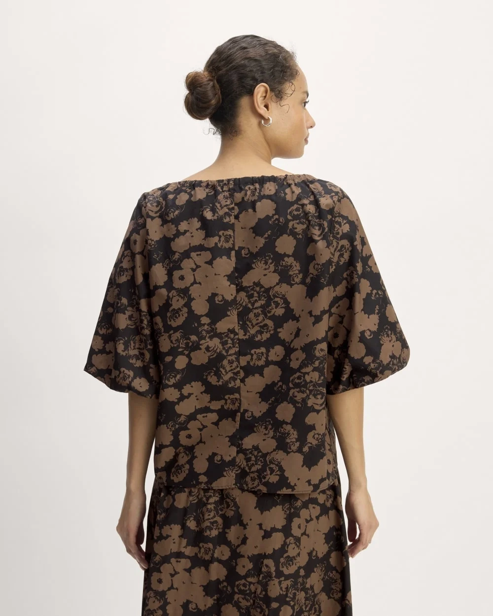 The Supima® Puff-Sleeve Top | Black / Cocoa Floral (3)