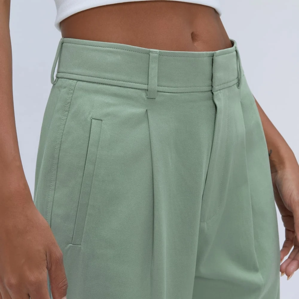 The Draper Pleated Pant in Buttersmooth | Lily Pad | 32" Inseam (6)