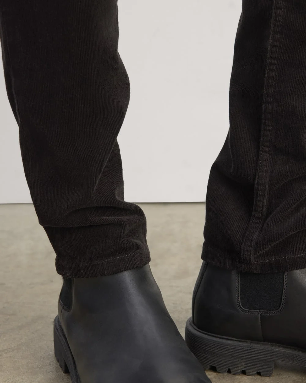 The 5-Pocket Pant in Corduroy | Black (5)