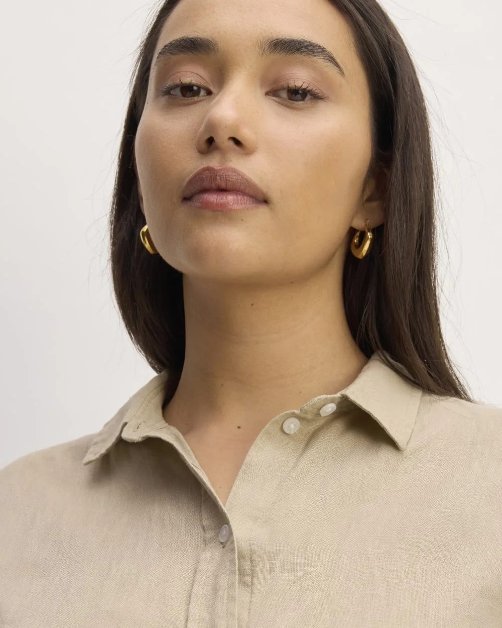 The Must-Have Shirt in Linen | Trench Coat Khaki (4)