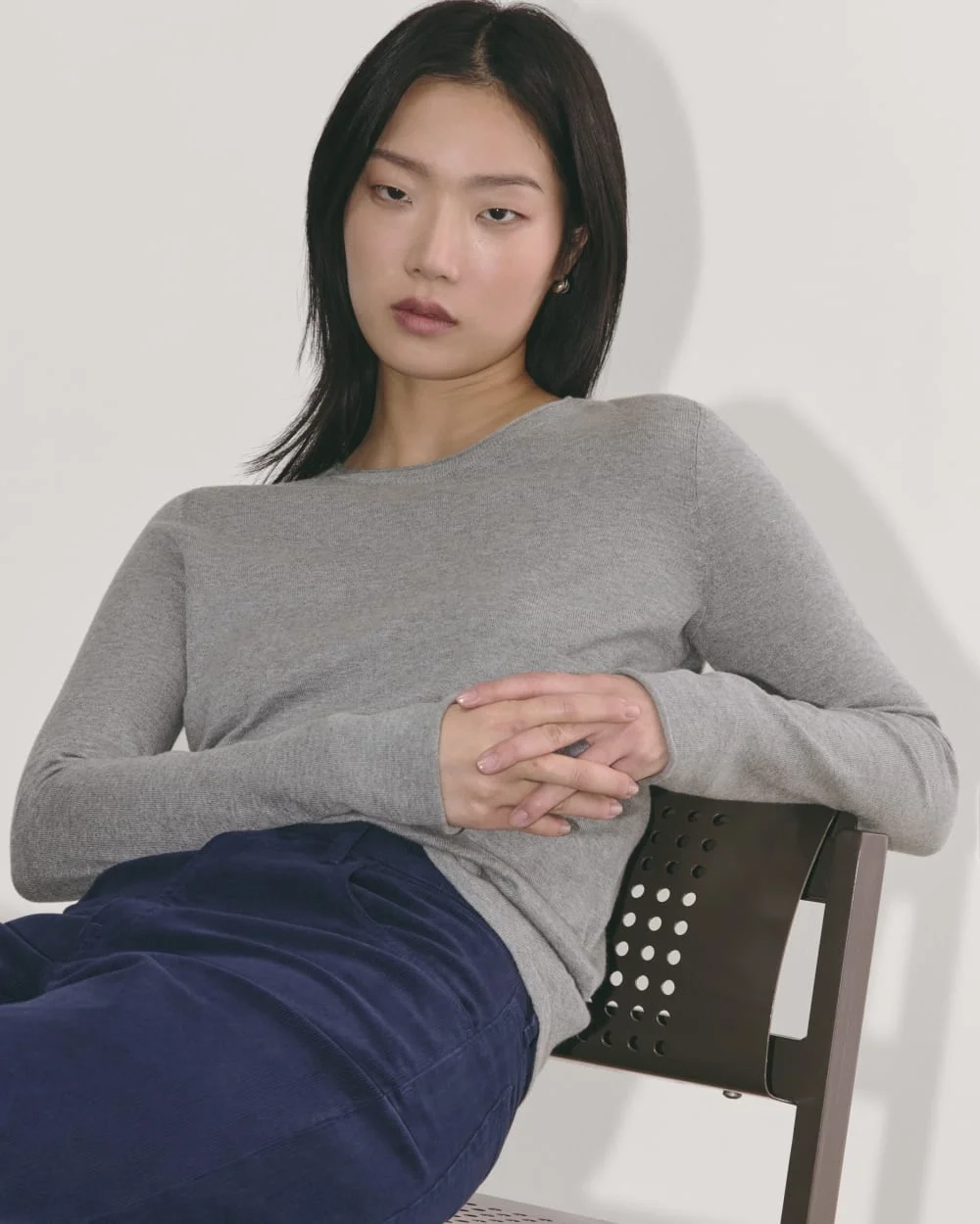 The Crew in Cotton Cashmere | Heather Charcoal (2)