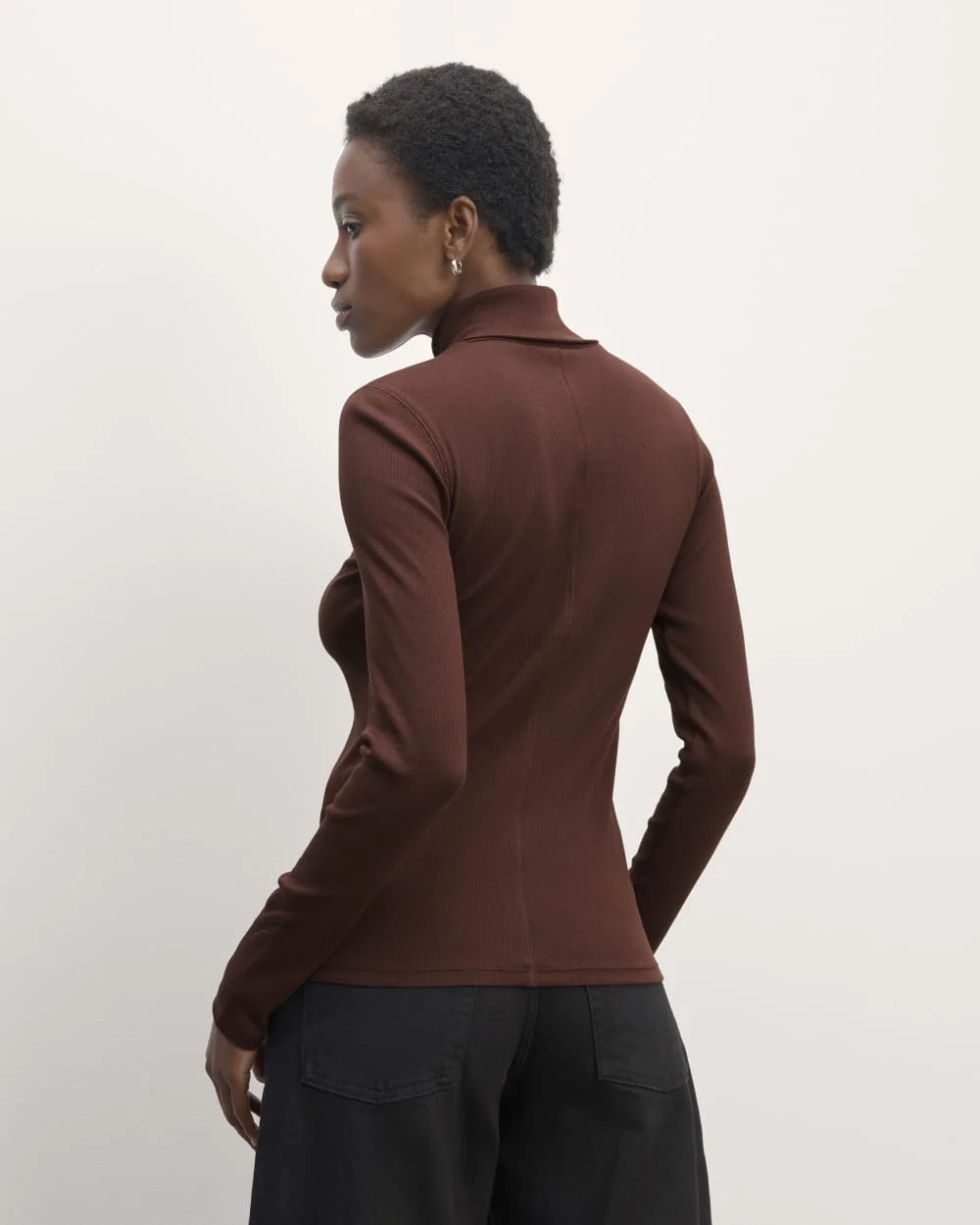 The Luxe Rib Turtleneck | Dark Mahogany (4)