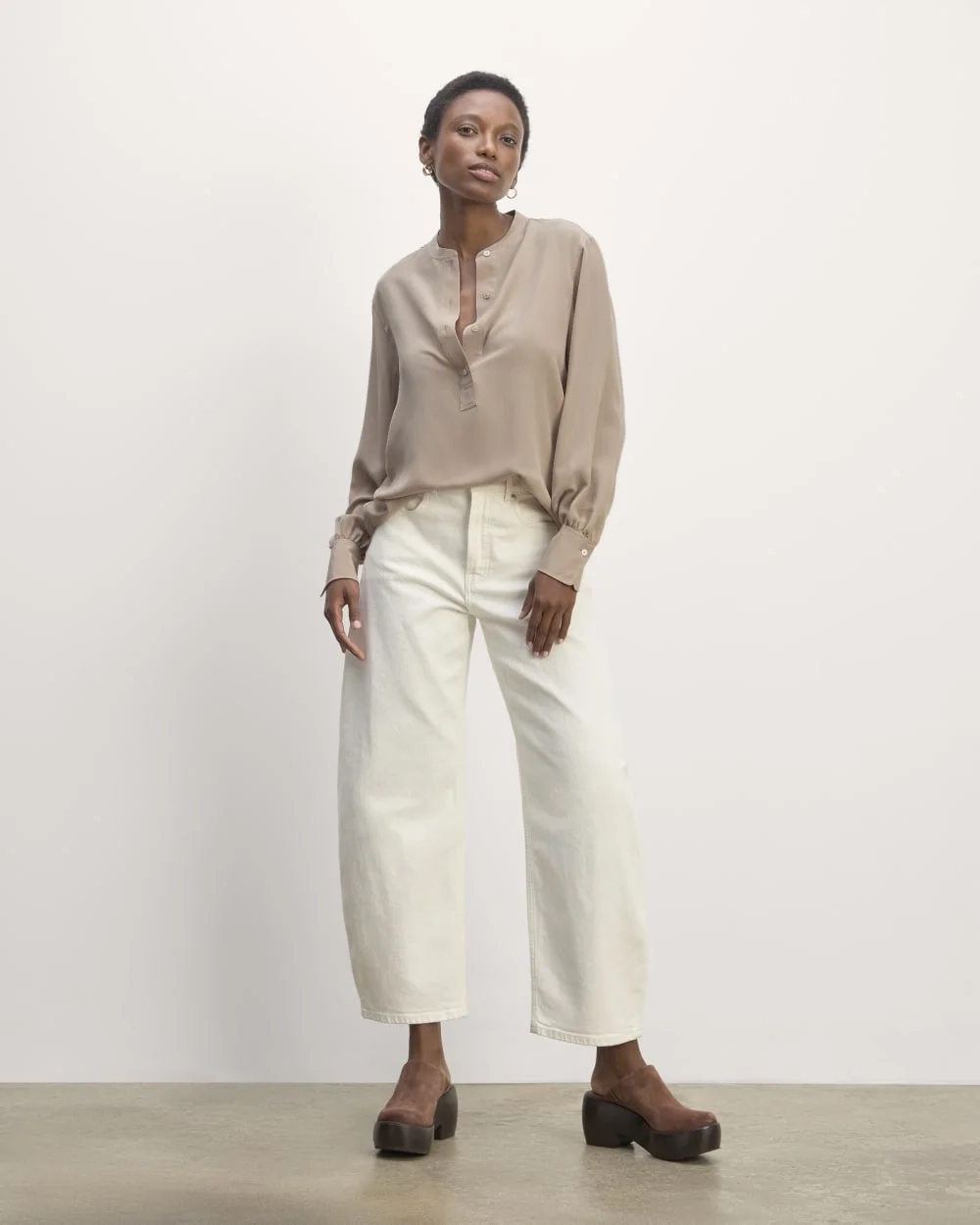 The Henley Shirt in Washable Silk | Burnt Sugar (4)