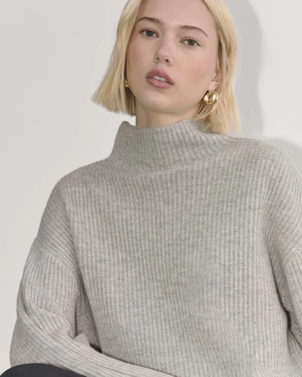 The Fisherman Turtleneck in Wool Cashmere | Light Heather Grey (3)