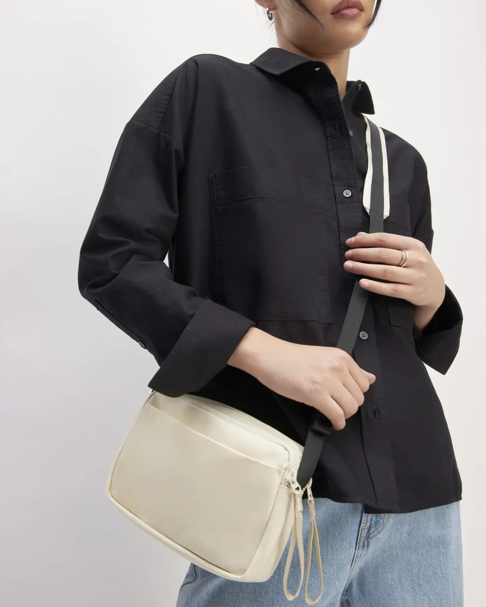 The Recycled Nylon Camera Bag | Parchment (5)